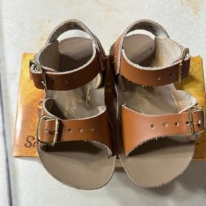 Sun-San Sandals, size 5, Tan
